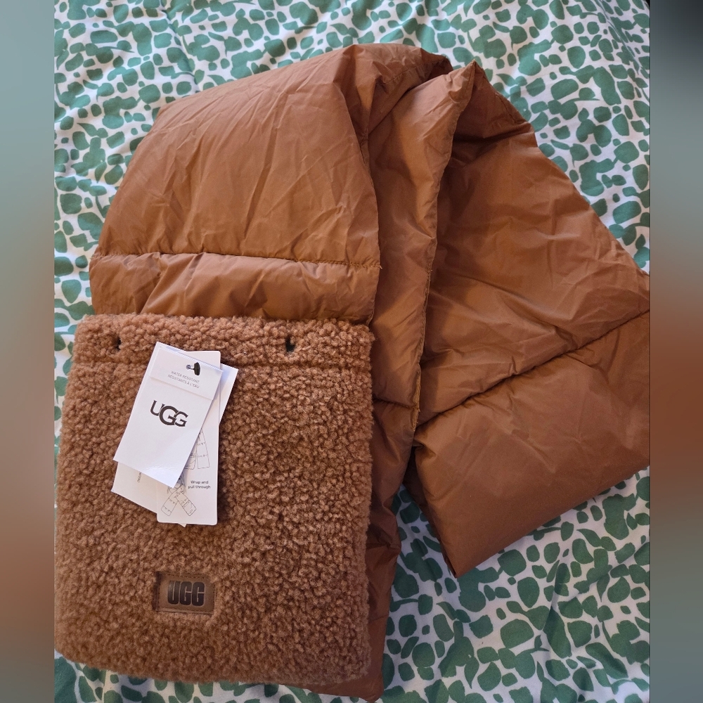 UGG AUSTRALIA PUFFER SCARF - NEW